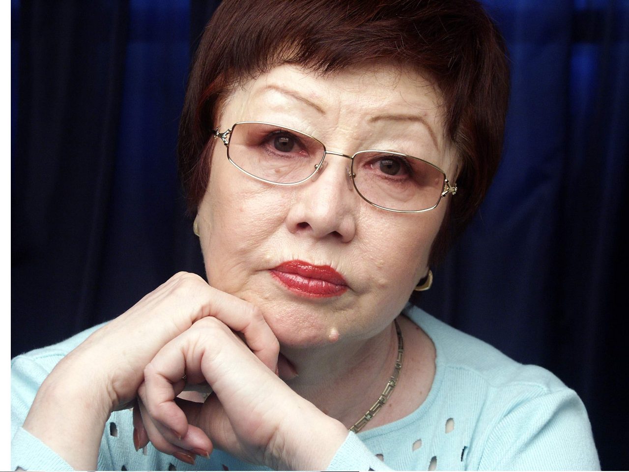 Әйелдердің ерлермен эротикалық фотосуреттері Күйеуі кинодағы әйелін бастыққа берген