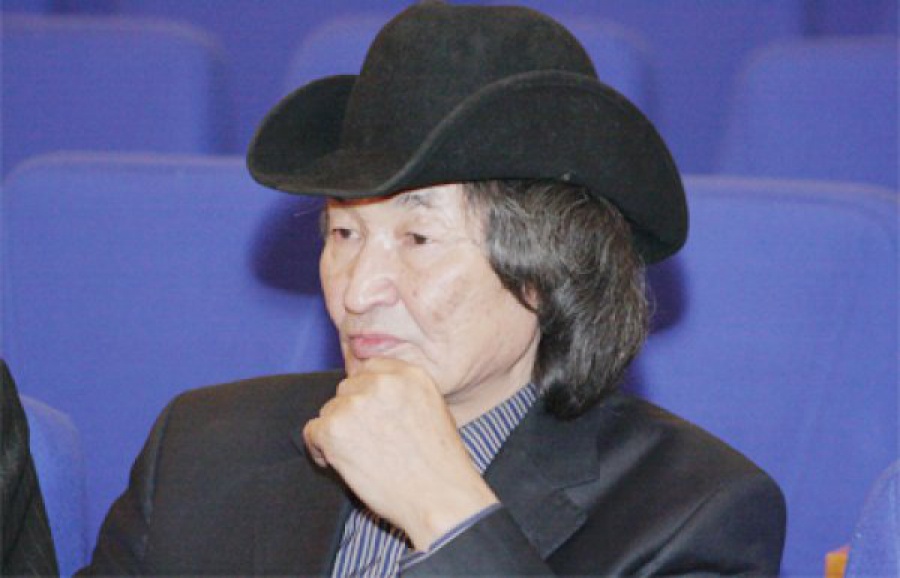 Ол оны Ясеноводан жыныстық қатынас үшін іздейді жалаңаш әйелдермен порно