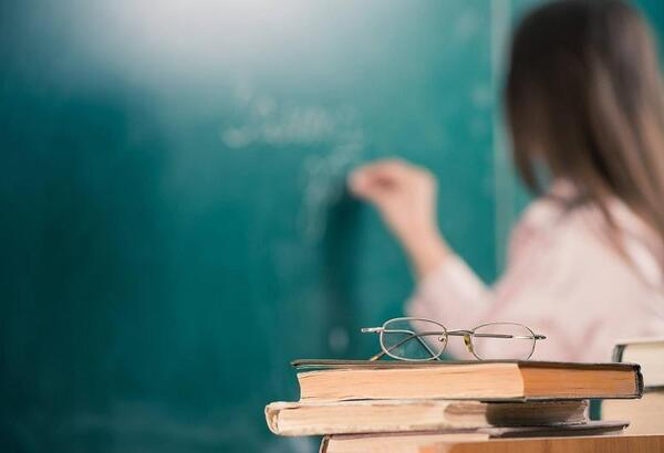 Мектеп мұғалімін міндетінен тыс жұмысқа тартқандар жазаланды