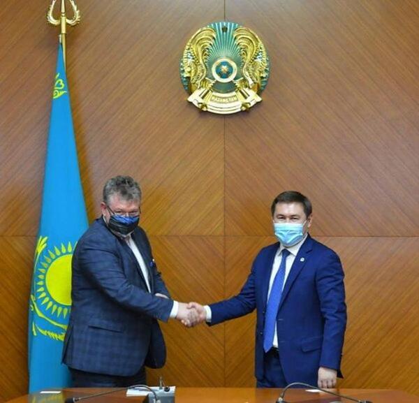 М.Әйтенов Эстония елшісімен кездесті