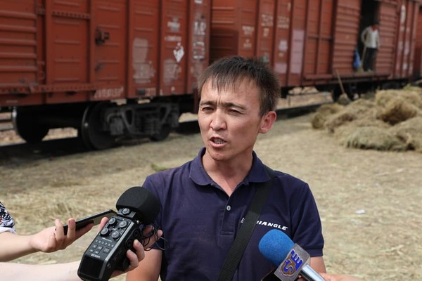 Еріктілер 21 вагон шөпті Маңғыстауға жіберді