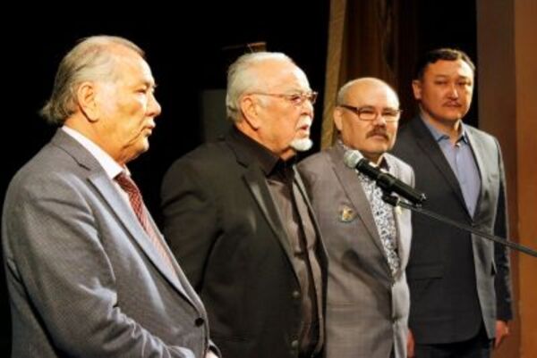Асанәлі Әшімов: Көшеде топтасқан адам көрсек үрейленетін болдық
