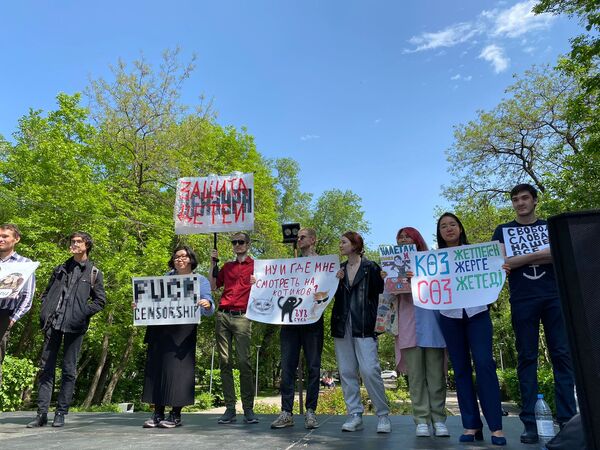 Интернеттен қолыңды тарт - "Сырым-Закиева" түзетулеріне қарсы митинг өтті