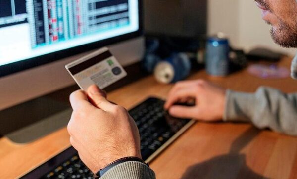Алаяқтарға 800 мың теңге несие әперген қыздың әңгімесі