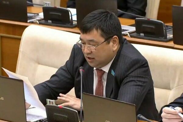 Ресейшіл депутат Әбілдаев «Ақ жол» партиясынан шығарылды