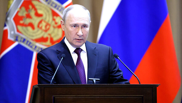 Владимир Путин террористерге Украина шекарасына өтіп кетуге жағдай жасалғанын айтты