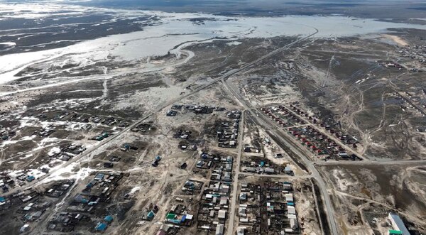 Қасым-Жомарт Тоқаев Батыс Қазақстан облысындағы су басқан аумақтарды тікұшақпен аралады