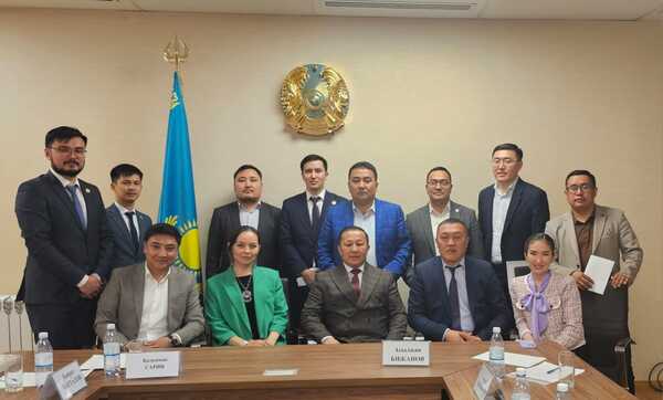 Жас ғалымдар Мемлекеттік рәміздер саясаты туралы пікір алмасты