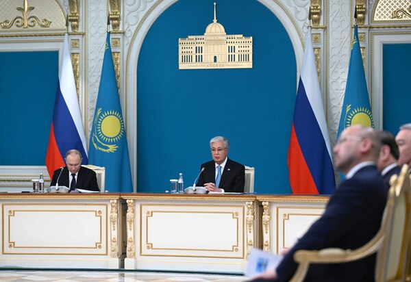Тоқаев пен Путин ҚазҰУ-дің Омбыдағы филиалын ресми түрде ашты