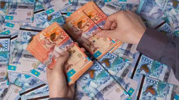 Шенеунік мектеп директорларынан “тексеріс келеді“ деп ақша жинаған