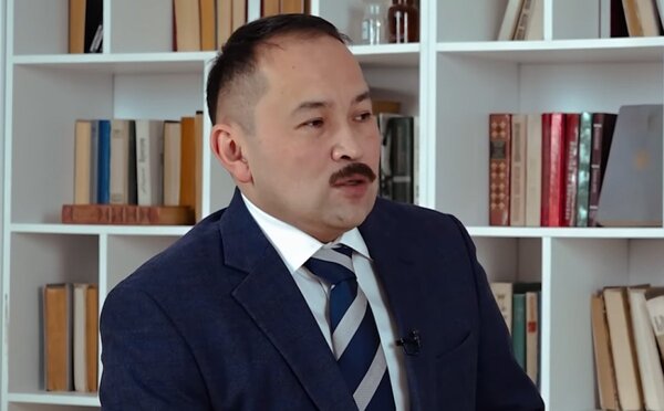 Экономист: Ресейлік компаниялар Қазақстанды ірі ақша айырбас пунктіне айналдырды