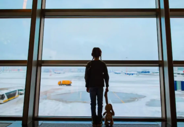 Қыз баланы әуежайда қалдырып кету оқиғасы:  Air Astana 5 млн теңге төлейді