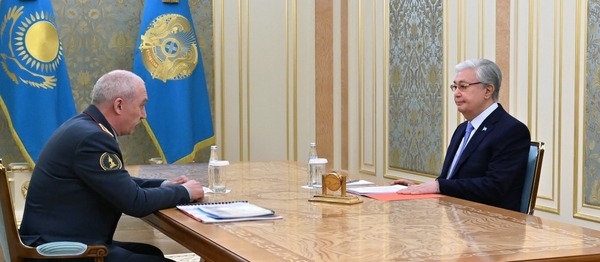 Қасым-Жомарт Тоқаев Қорғаныс министрі Руслан Жақсылықовты қабылдады