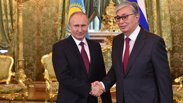 Қасым-Жомарт Тоқаев Путинді Ресей күнімен құттықтады