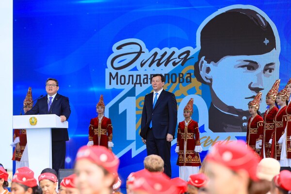 Қобда ауылында Әлия Молдағұлованың 100 жылдығы дүркіреп өтті