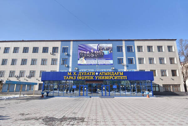 Таразда Дулати университетінде мемлекеттік емтиханнан кейін студенттер шу шығарды