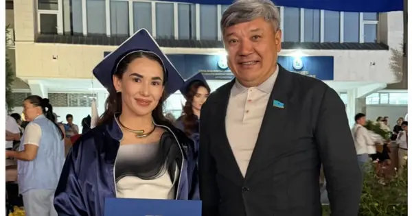 Әбиба Абужақынова заңгер дипломын қолына алды