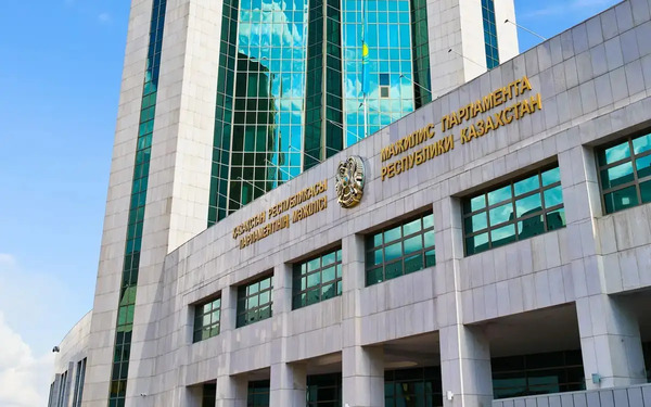 Банк қызметі туралы заң жобасы мәжіліс қарауына енгізілді