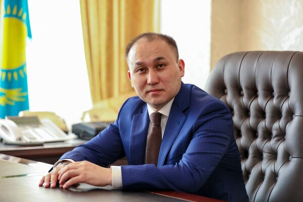 «Қазақ әдебиеті» оқулықтары туралы