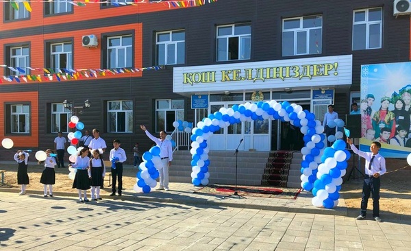 Бекшин қай сыныптың оқушылары мектепте баратынын айтты