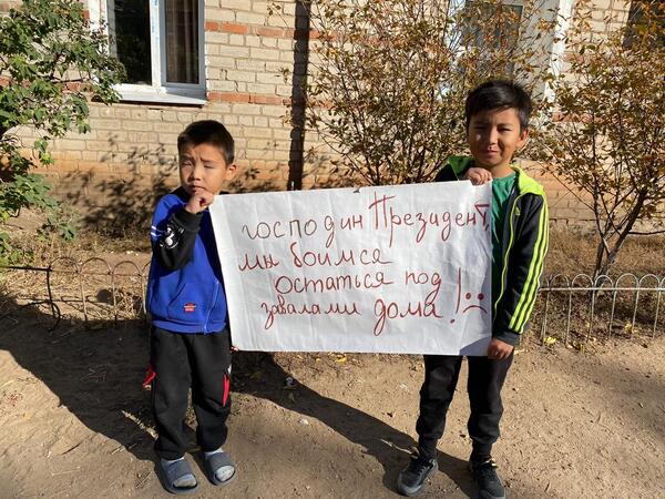 Ақтөбедегі апатты үйдің халқы: Өліп кетуіміз мүмкін