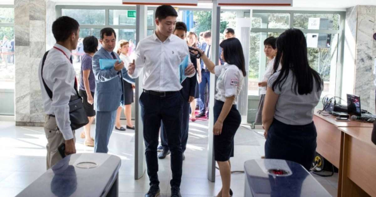 Ауыздағы қатты блять қараңыз