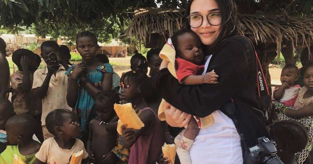 Саратов полицейлерінің жезөкшелері Кеуделері әдемі және үлкен