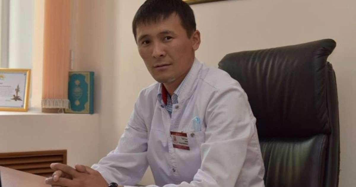 Жаңалықтарды жалаңаш қыздар жүргізеді. Қара ерлермен вьетнамдық порно