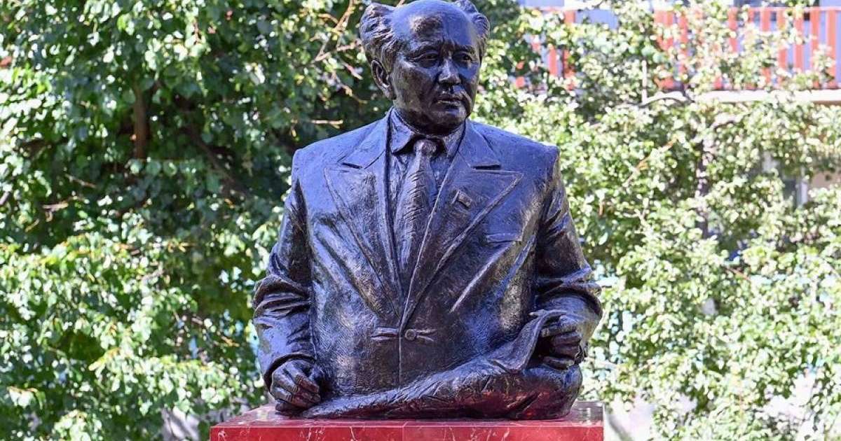 Воронежде бір қыз жыныстық қатынасқа серіктес іздейді.