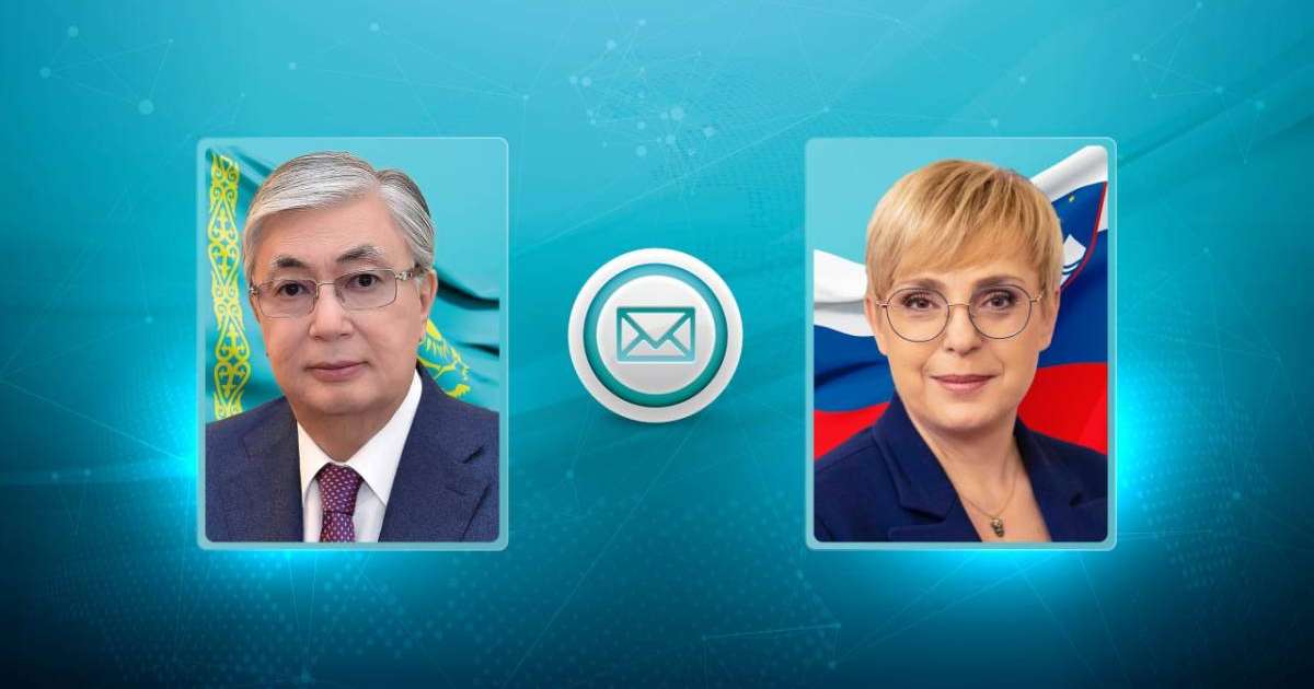 Соратын қыздардың үйдегі суреттері