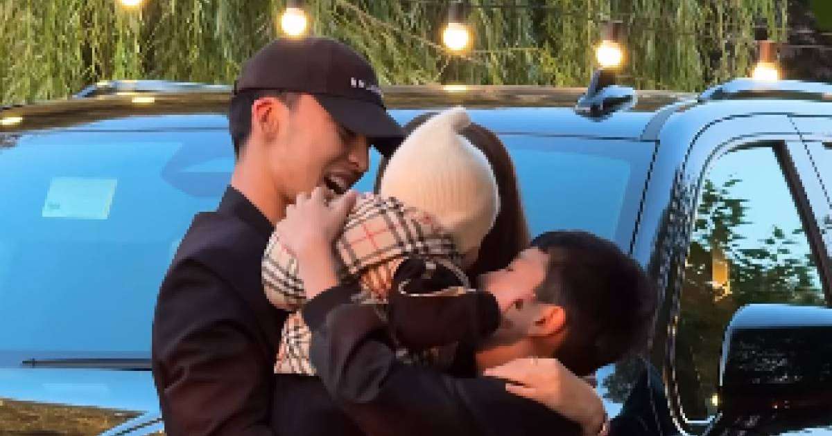 Екі үлкен лесбиянка қыздың порно видеосы