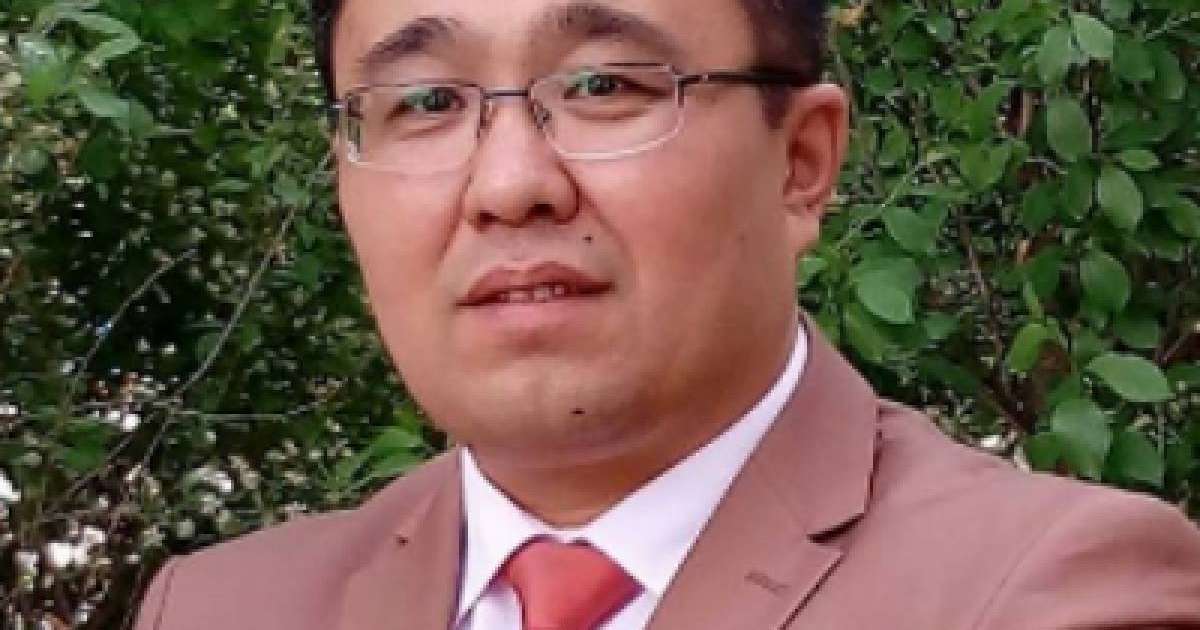 Жалаңаш брюнетка қыз секс