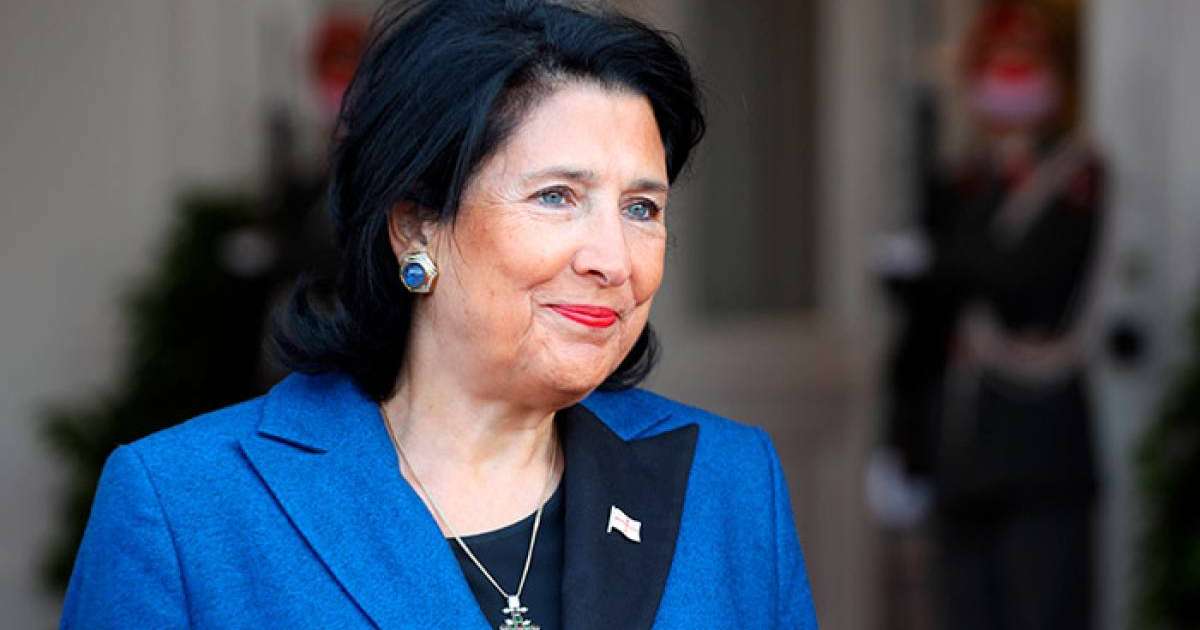 2025 жасанды фотоларға трусисыз жалаңаш атақтылар