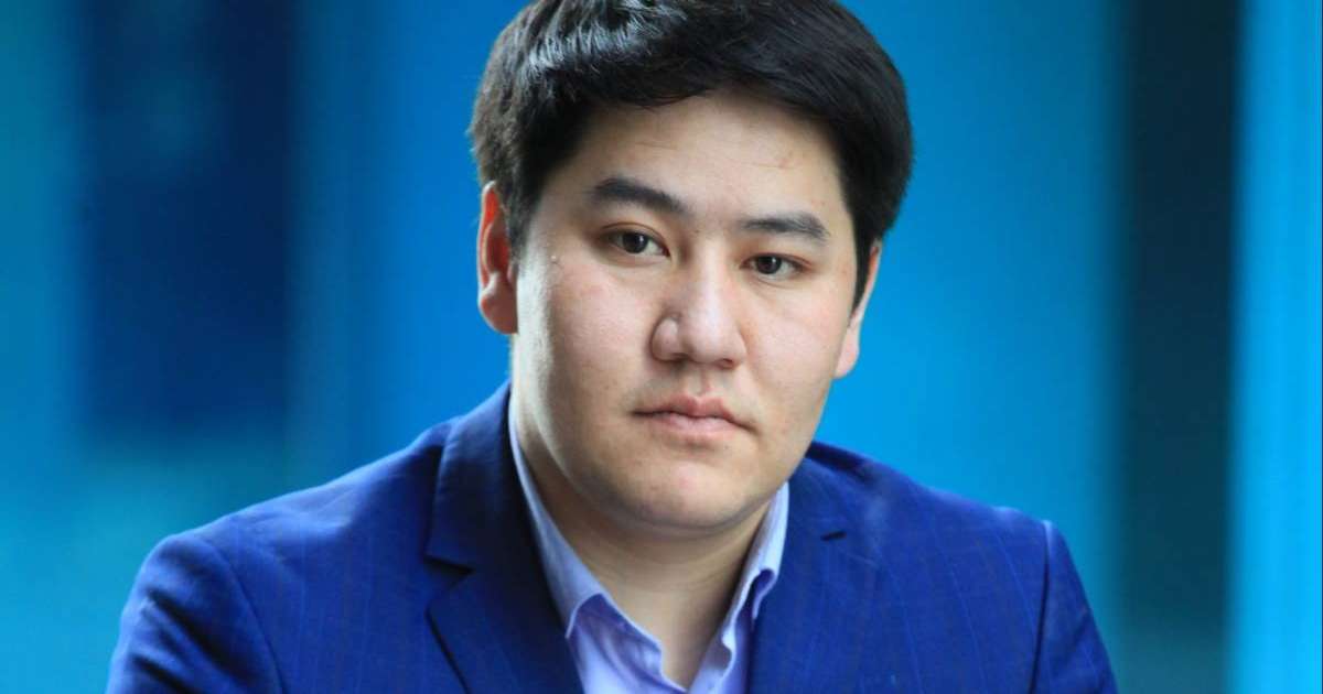 Жалаңаш қыздың үйдегі суреттері