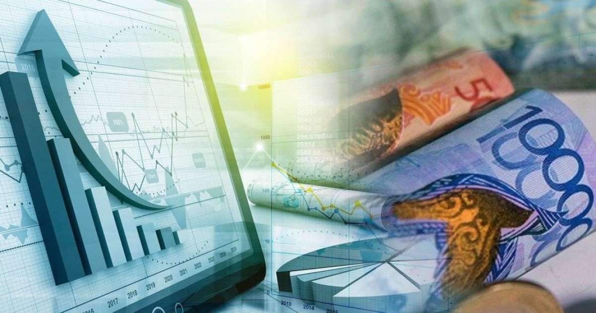 Екі немесе үш желідегі дос достарын айналдыратын порно видео Орысша айтқанда, бастық пен оның қарамағындағылар арасындағы секс