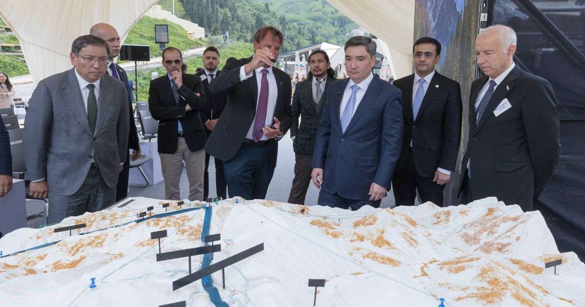 Порно видео: Анальный секс кезінде есегім ауырады