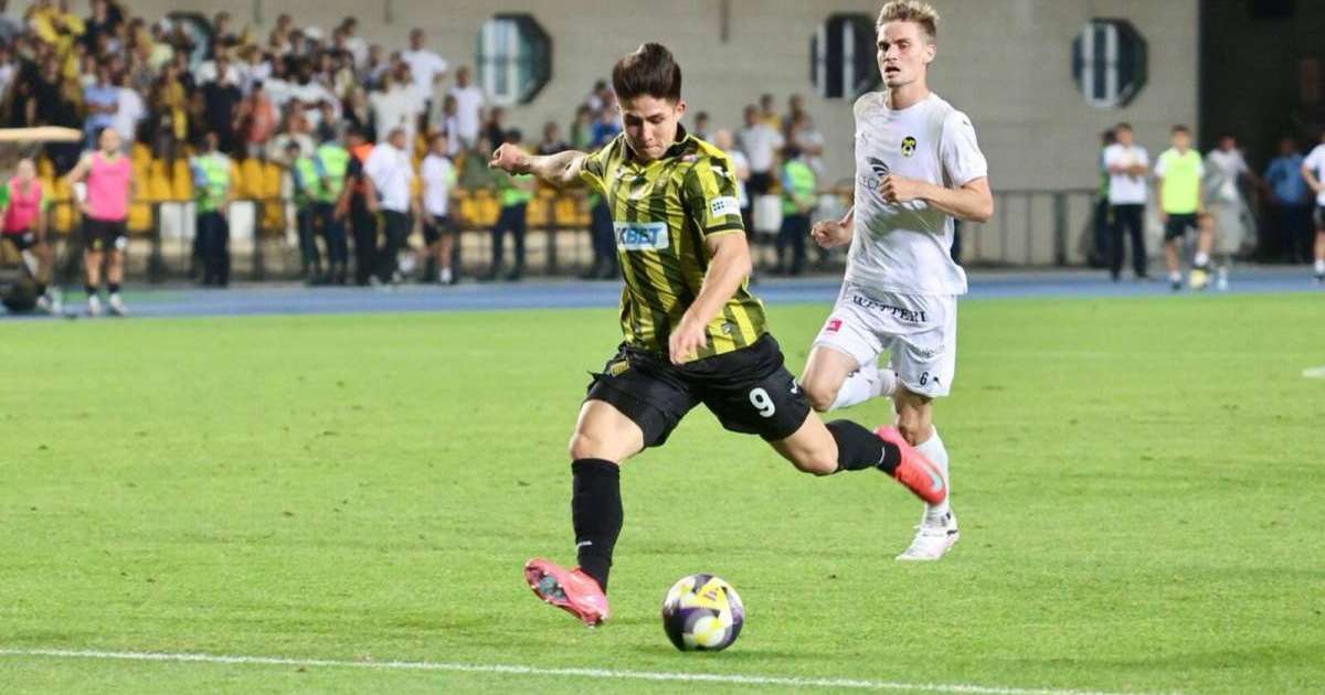 Джанна Майклс үлкен қара әтешті аузына алып, сорып алады Йошкар-Ола секс қыздар