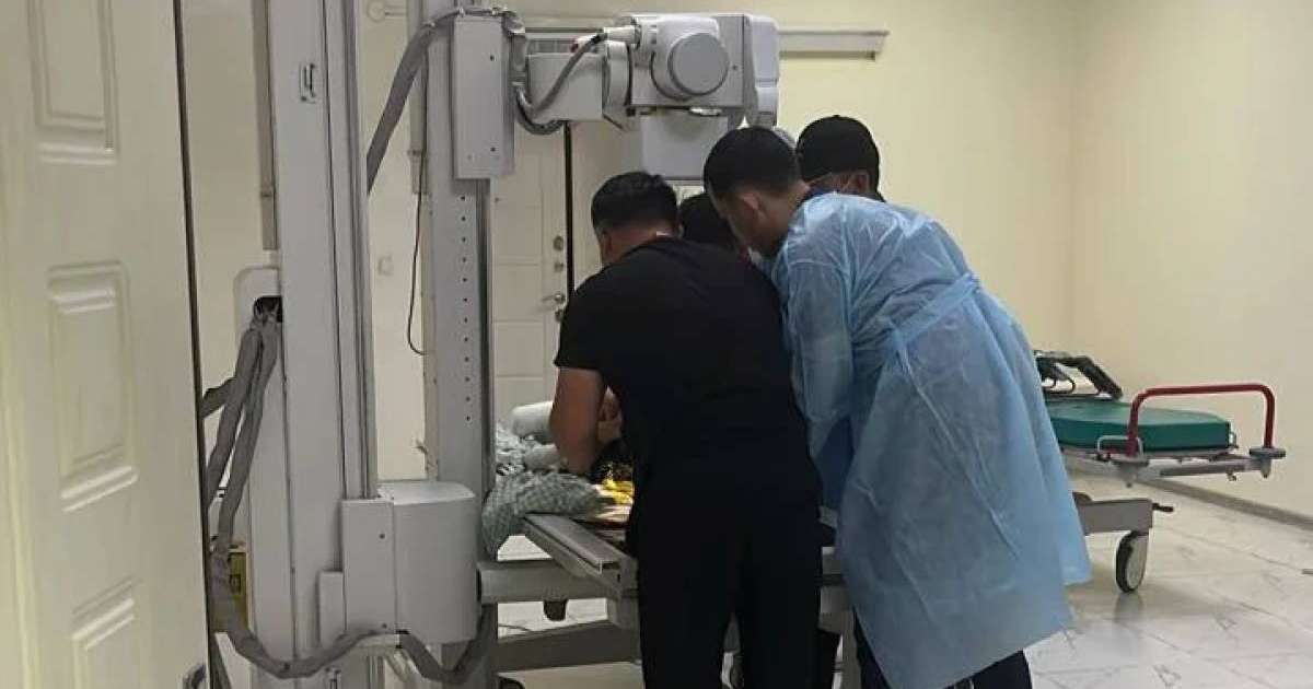 Бір қызға арналған топтық порно