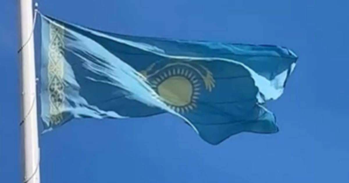 Мас әйел шешіндіріп, кейін онымен жыныстық қатынасқа түскен.