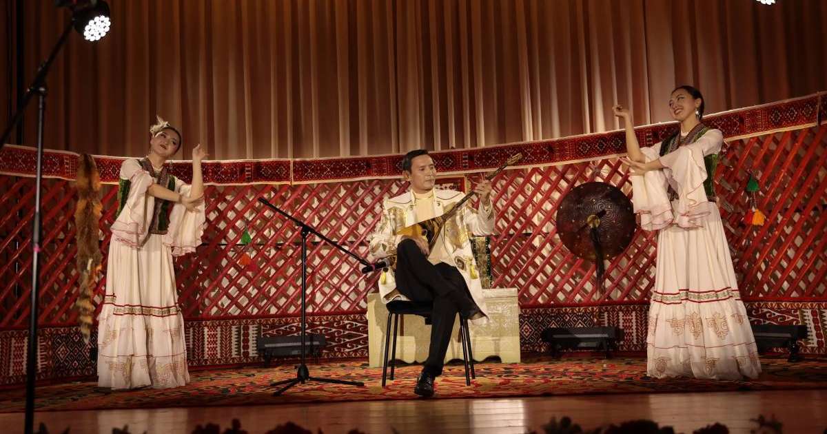 Үлкен сиськи лесбиянки бар дилдос фото