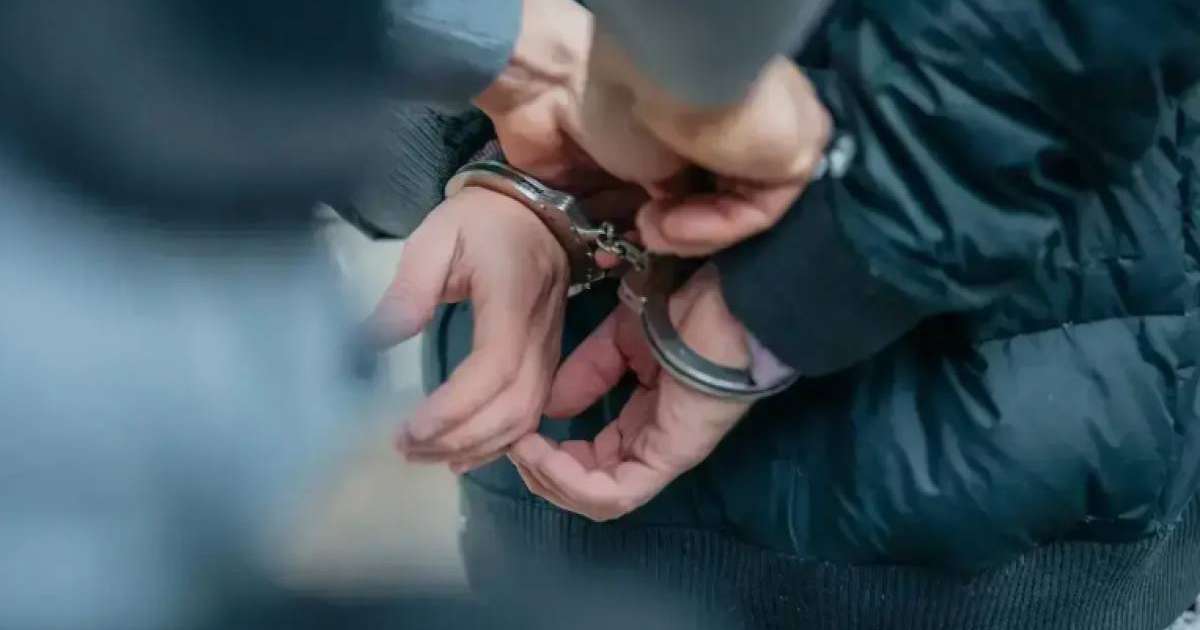 Қыздардың қорлауы және олардың еркінен тыс жыныстық қатынасқа түсуі бейнеленген бұрмаланған порно кө