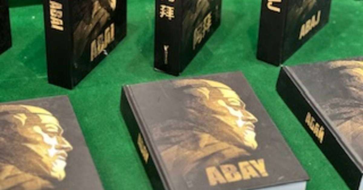 Зәр шығарып жатқан қыздың жақыннан түсірілген суреті Порно видео аяқталатын жинақ