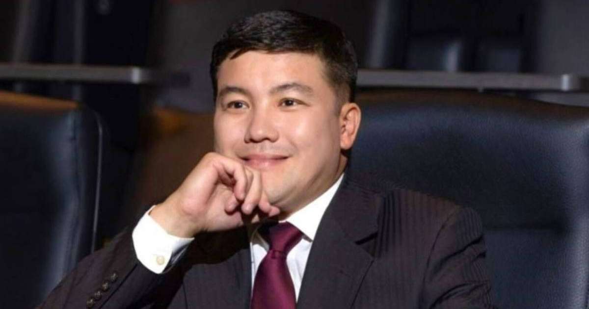 Қыздың мөлдір трусикасы Қыздың мөлдір трусикасы