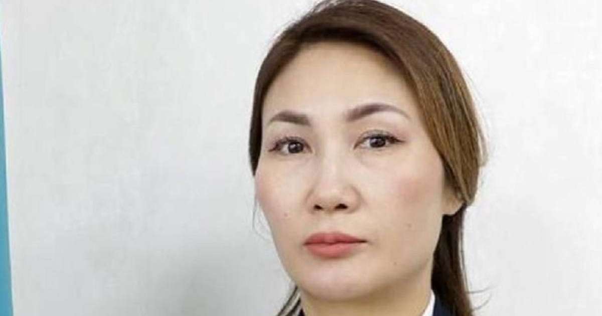 Силикон төсі бар аққұбалар Кішкентай порно актрисалар туралы ақпарат