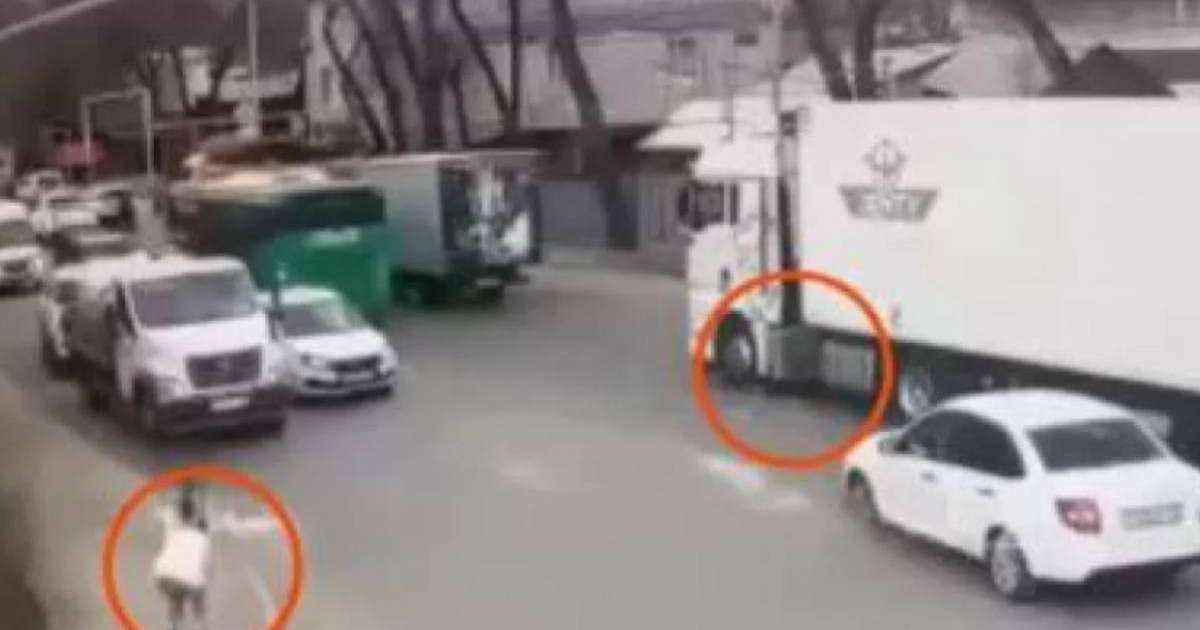 Жігіттің есегіндегі үлкен мүшесі Ең үлкен клиторлардың порно видеолары үлкен планда