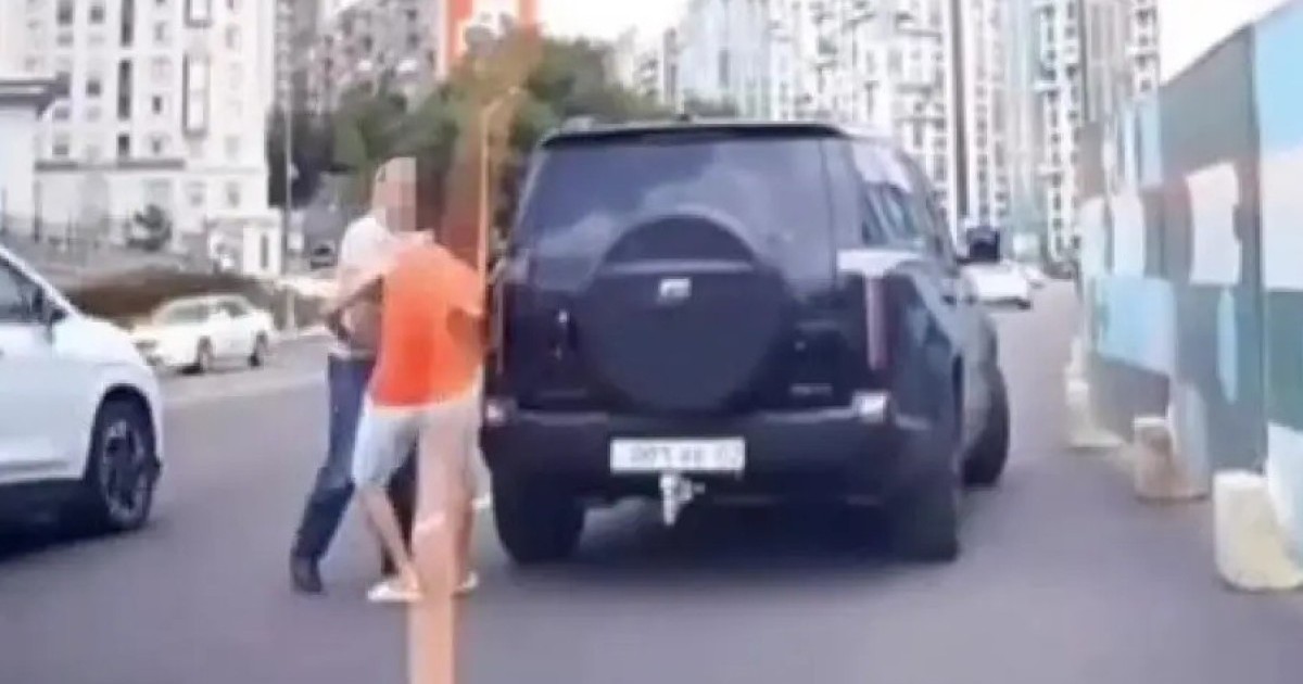 Соққыға жығып, есінен тандырған: Алматыда резонанс тудырған видеодағы жүргізуші ұсталды