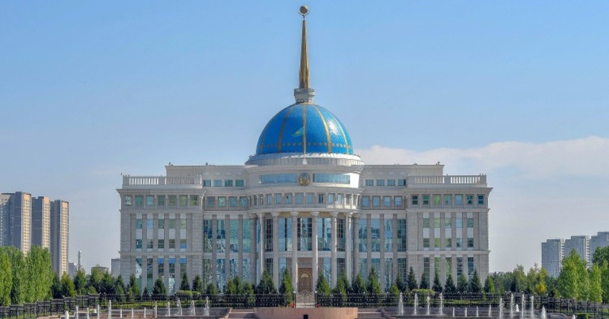 Мемлекет басшысы Халық жазушысын мерейжасымен құттықтады