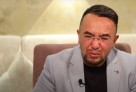 "Амал нешік? Мәңгілік ешкім жоқ": Әнші Нұрлан Албан марқұм анасын еске алып, елді жылатты (ВИДЕО)