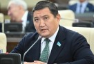 Депутат Бақытжан Базарбек отбасы шығынына байланысты әйелінен жұмысқа шығуын сұраған