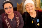 "Үйге келіп жылайды да жатады": Мақпал Жүнісованың анасы елге айтпаған құпиясын жайып салды (ВИДЕО)